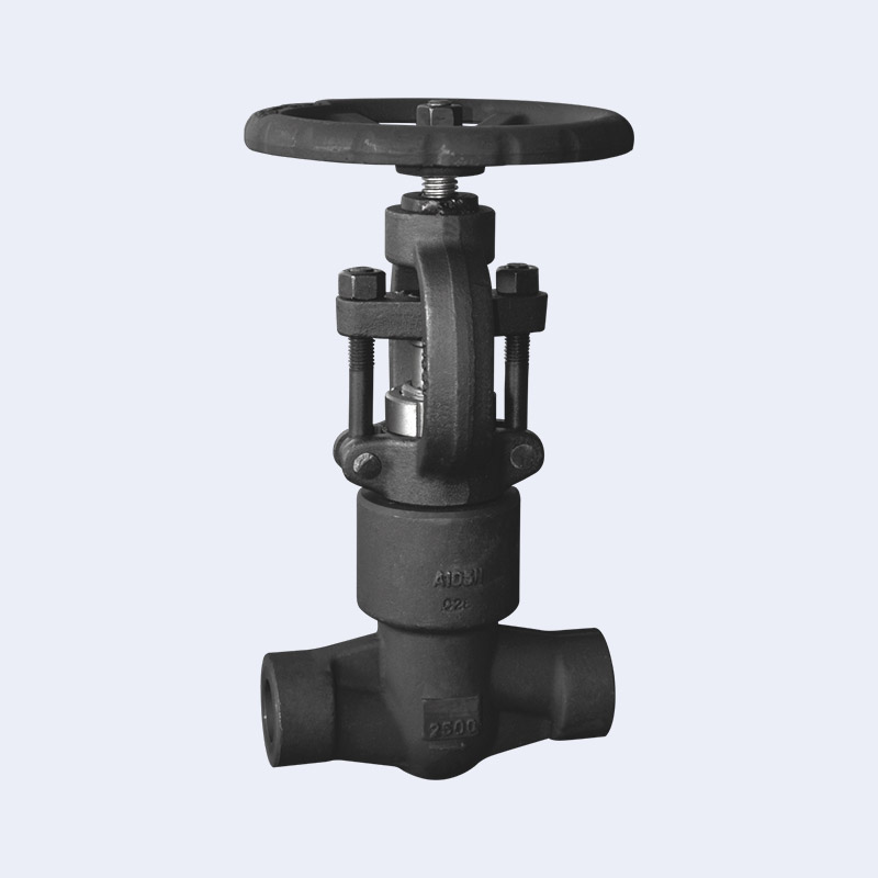 Self sealing globe valve