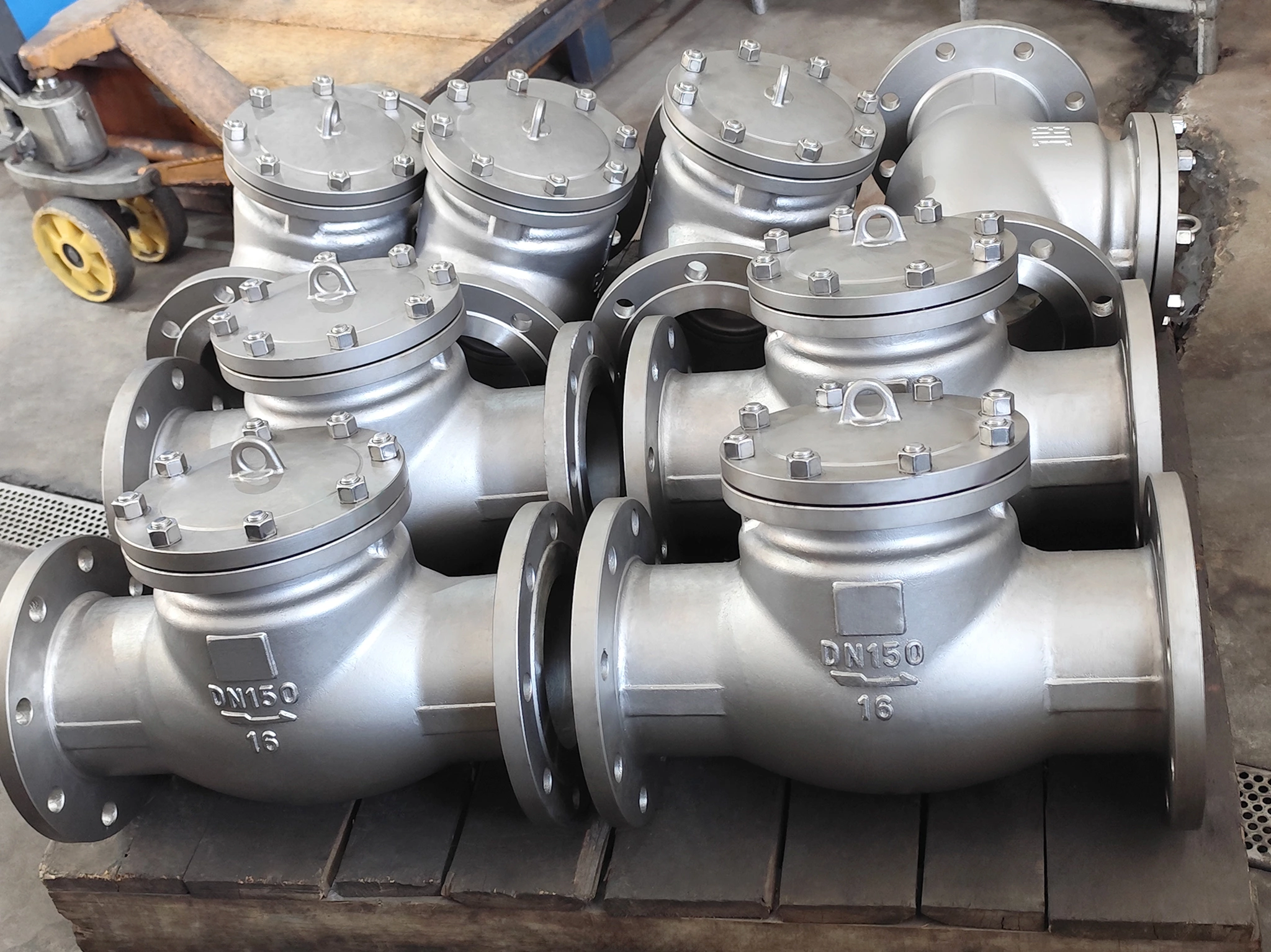 Как справляться с закупорившимся или заклинившим чековым клапаном из чугунной стали